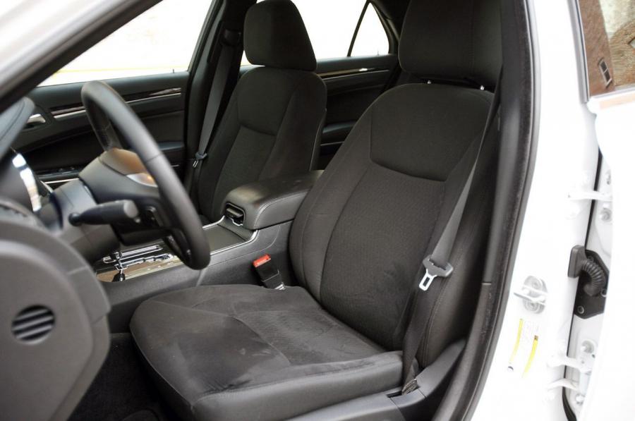 Chrysler 300C 2011 года  (фото 57 из 83)